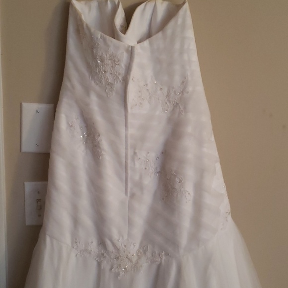 Wedding dress w/ slip - Picture 3 of 8